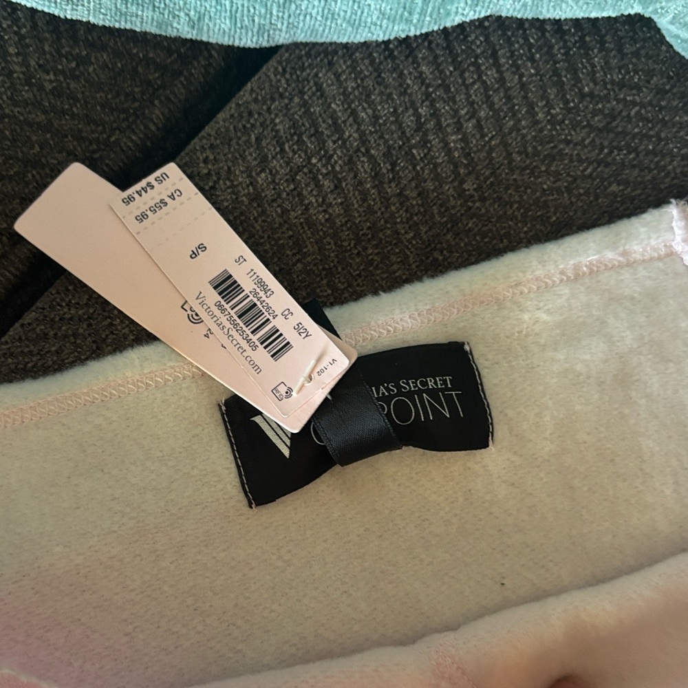 Victoria’s Secret on point everyday lounge sweatershirt and short sz s/m nwt - Picture 5 of 7
